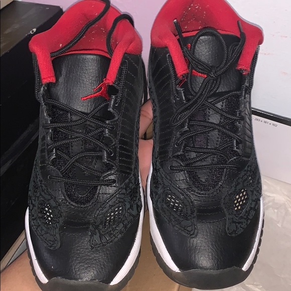 Jordan 11 Retro Low - Picture 2 of 3